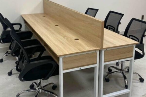 thu mua bàn làm việc chân sắt1