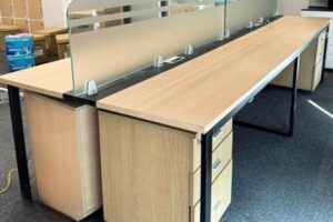 thu mua bàn làm việc chân sắt