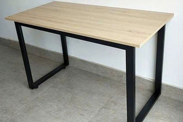 thu mua bàn làm việc chân sắt2