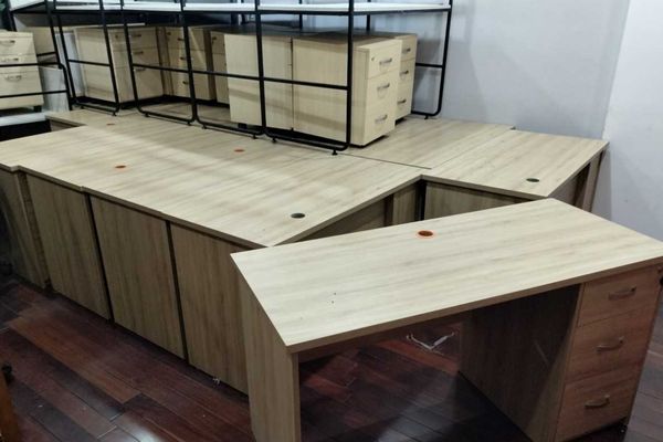 thu mua bàn làm việc gỗ công nghiệp2