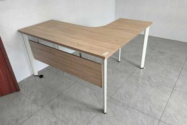 thu mua bàn làm việc gỗ công nghiệp