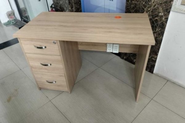 thu mua bàn làm việc gỗ công nghiệp3