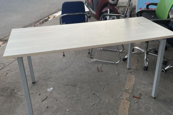 Thu mua bàn làm việc 1m6