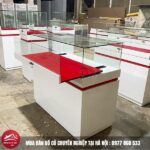 Tủ Kính Trưng Bày Cửa Hàng